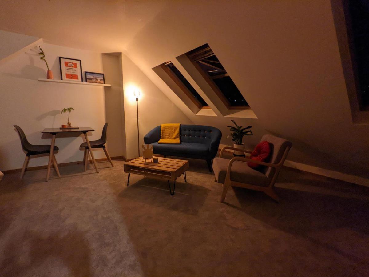 *Large Unique Retro Private Attic & Bathroom* Μπράιτον Εξωτερικό φωτογραφία